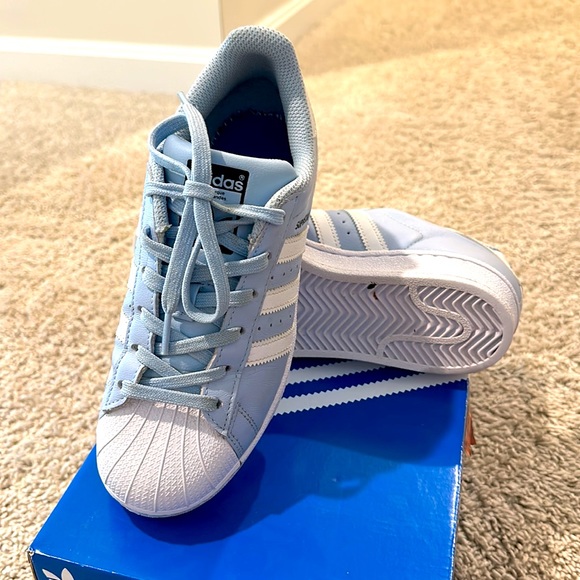 Powder Blue Adidas La Marque Aux 3 Bandes Superstars. Boys US 4. *Worn Twice* - Picture 4 of 4